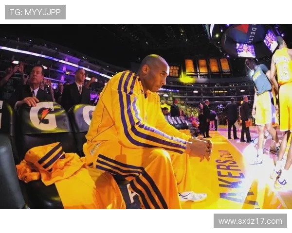 勇士客场挑战湖人库里致敬科比穿阿迪达斯签名鞋展现传奇精神